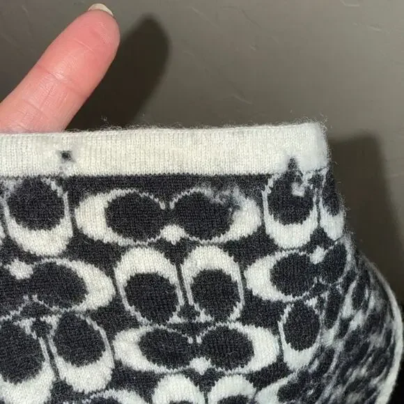 Coach monogram 100% merino wool scarf 45”x7” - Picture 4 of 5